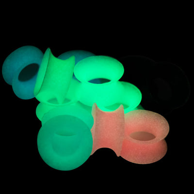 Package of 6 Silicon Ear Gauges Tunnels Plugs Glow